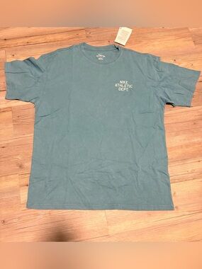 Nike graphic Tee large teal blue new with tags